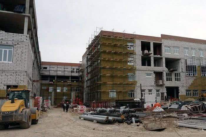 Ростовский подрядчик строит для Таганрога школу с трещинами и хлипким бетоном