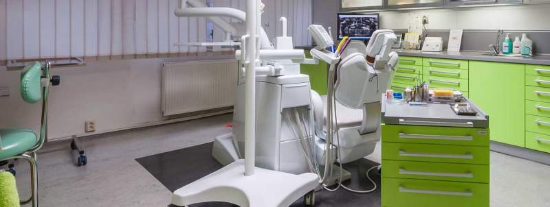 Mikroskopická endodoncie Praha – proč je endodontické ošetření pod mikroskopem cena investicí do zdraví vašich zubů