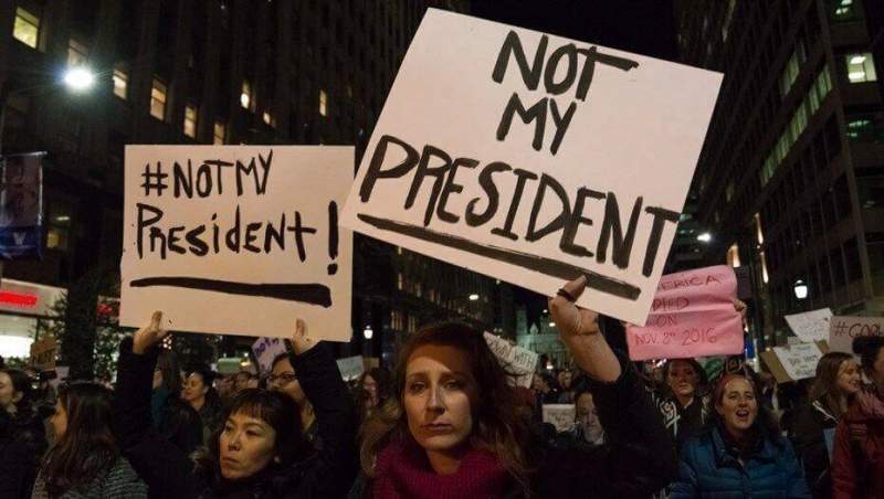 «Это не наш президент»: американцы недовольны Трампом