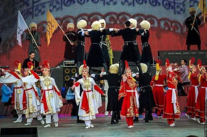 В Государственном Кремлевском Дворце в рамках празднования 25-летия Ингушетии и Карачаево-Черкесии состоялся праздничный концерт