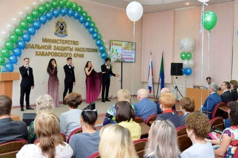 Лучших работников социальной сферы наградили в Хабаровске