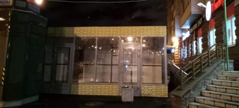 Новый павильон на Богатырском напустит в окна жилого дома ос – незаконная торговля в Приморском районе 