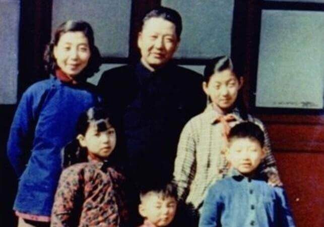Си Цзиньпин рассказал, как материнское воспитание повлияло на становление его личности