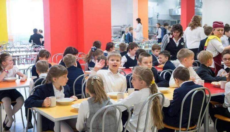 Ложки в руки – родители московских школьников проинспектировали работу кухни