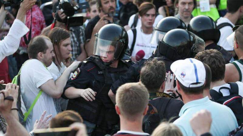 Фигуранты «московского дела» били полицейских в спину, а теперь линяют на Запад