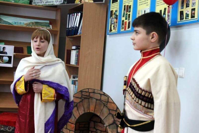 Старшеклассники Хасавюрта знакомят своих сверстников с поэтическим миром Фазу Алиевой