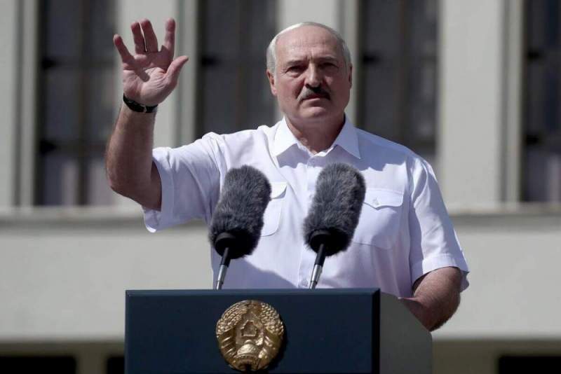Лукашенко потребовал наказывать учителей, присоединяющихся к протесту