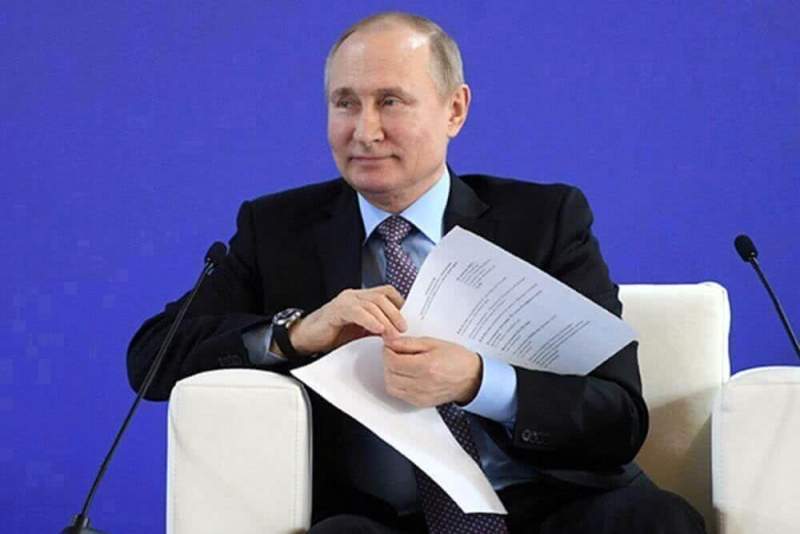 Путин поручил перерисовать атлас мира