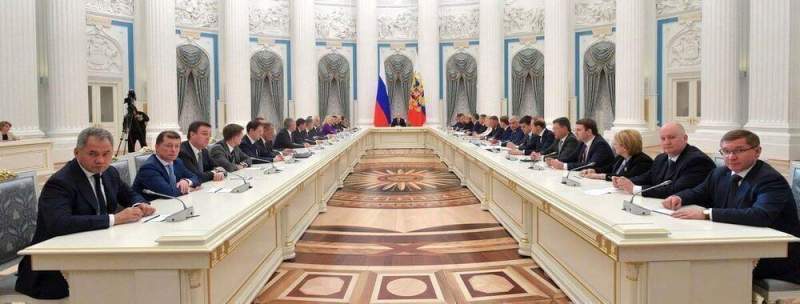 Медведев распределил обязанности между заместителями