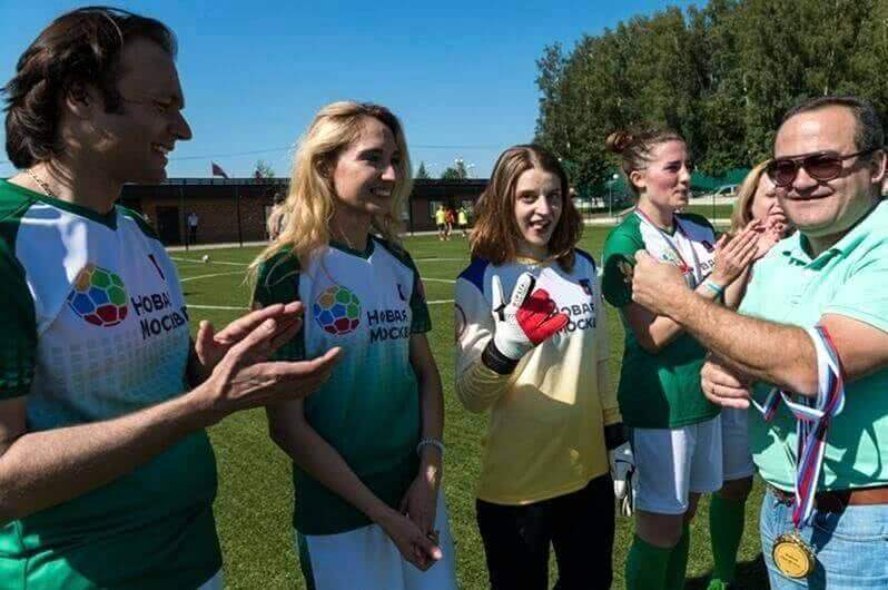 Мэр Москвы посетил футбольную игру женских любительских сборных «Синергия» и «Новая Москва».