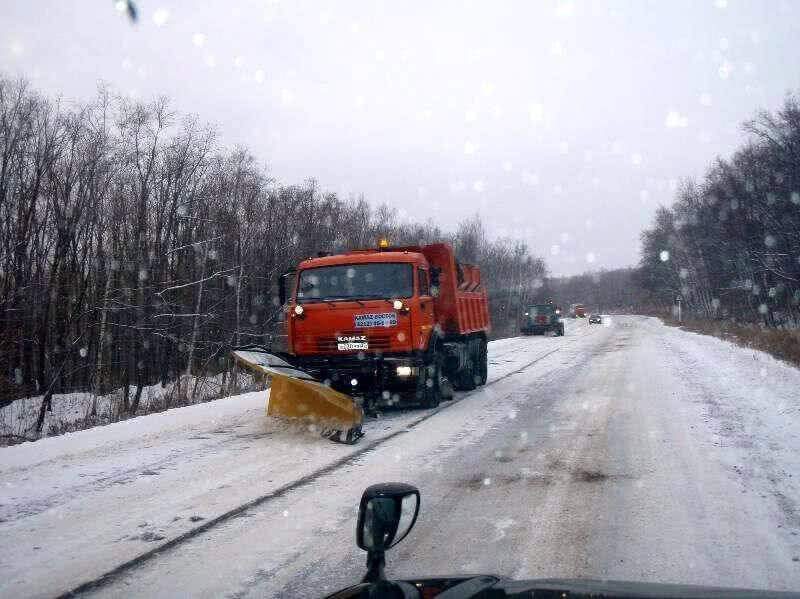 Губернатор поручил организовать оперативную расчистку снега на автодорогах края