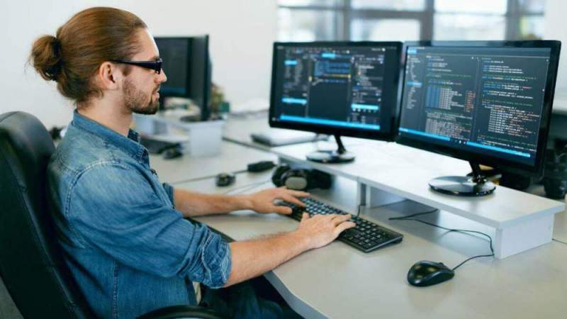 Профессия программист: как освоить востребованную специальность в 2021 году