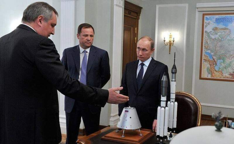 Путин обсудил «Восточный» с Рогозиным и Комаровым