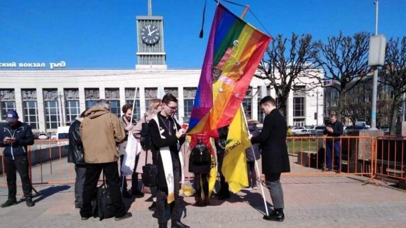 Закоренелый педофил Вишневский возглавил акцию гомосеков против призыва в армию