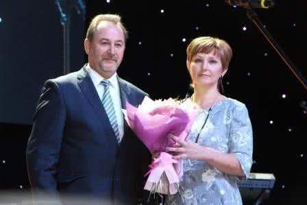 Лучших педагогов Хабаровска наградили по случаю профессионального праздника