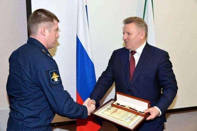 Вячеслав Шпорт наградил офицеров военных представительств, работающих на заводах края