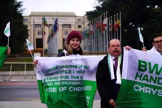Нет антиасбестовым запретам! Россияне, индусы и вьетнамцы провели митинг в Женеве