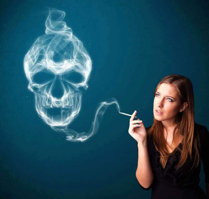 Медики бьют тревогу: число курящих россиянок выросло