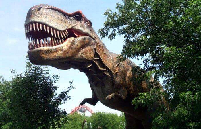 Самый большой парк динозавров открылся в Москве