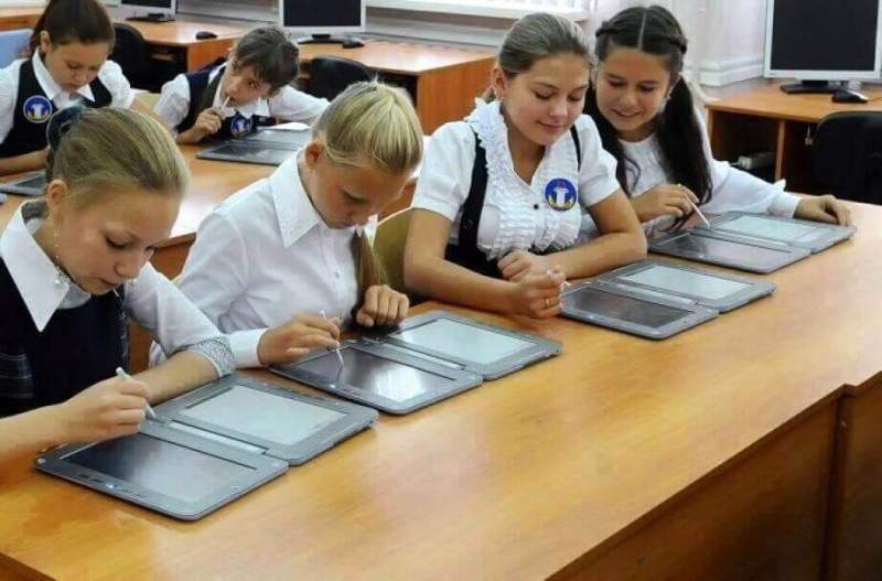 В школах Хабаровского края станут доступны электронные формы учебников
