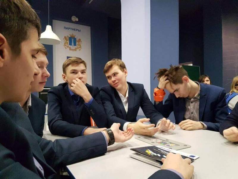 На «Декаде физики» в ИЦАЭ Ульяновска школьники сыграли в «33 квадрата»