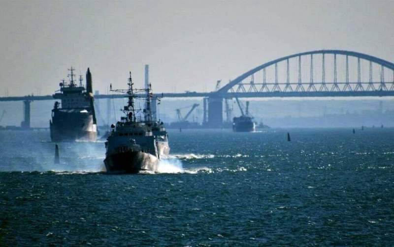 ВСУ заявили, что продолжат курсировать через Керченский пролив