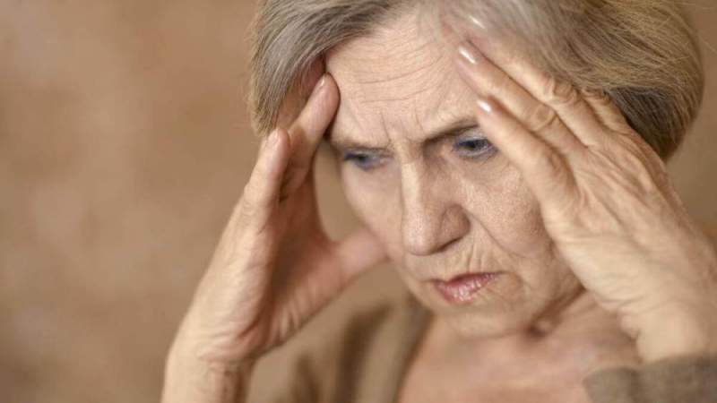 Болезнь Альцгеймера: факторы риска, лечение и уход за пациентами