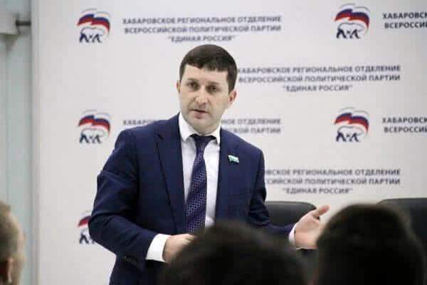 Депутат Госдумы Борис Гладких ответил на личные вопросы жителей поселка Солнечный
