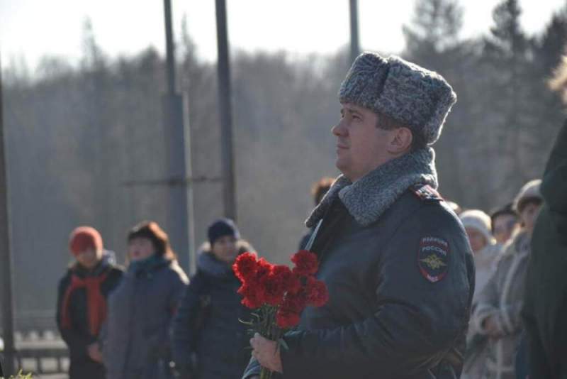 Начальник УВД по Зеленоградскому округу возложил цветы к памятникам погибшим воинам 