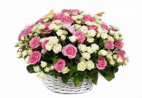 Корзина цветов – прекрасный подарок для дорогих и близких людей