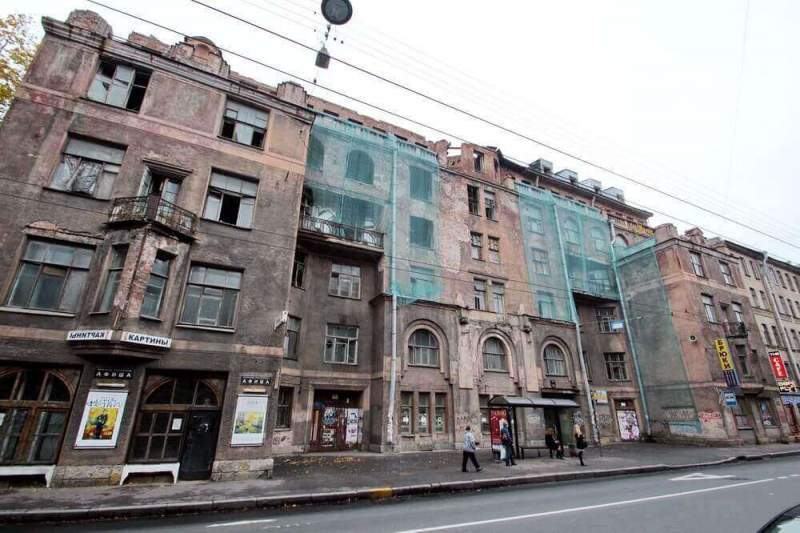 Петербургские здания страдают от бездействия властей и времени