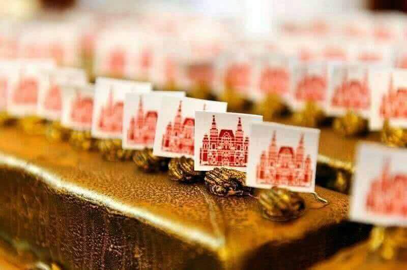 Историческому музею в честь юбилея подарили 145 "золотых" тортов....