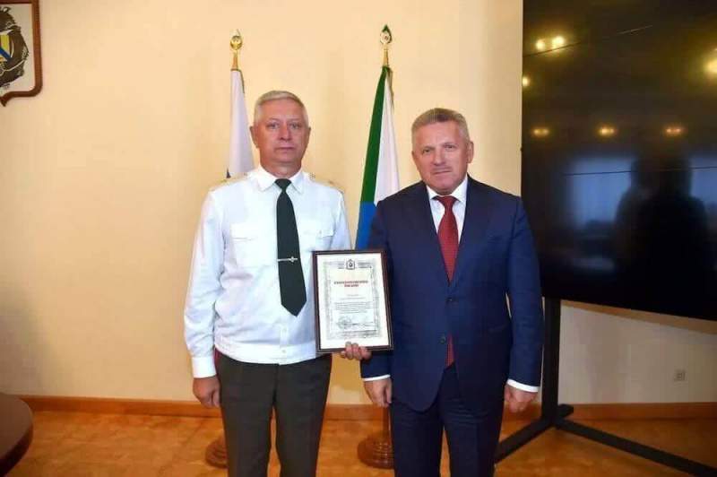 Губернатор Хабаровского края наградил высших офицеров запаса в связи с 99-летием КДВО