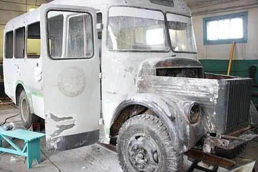 В автотранспортном предприятии Салехарда восстанавливают советский автобус