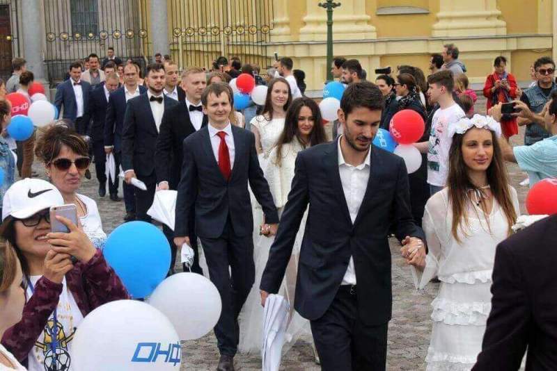 При поддержке Народного фронта в Санкт-Петербурге прошел «Парад семьи» в День семьи любви и верности