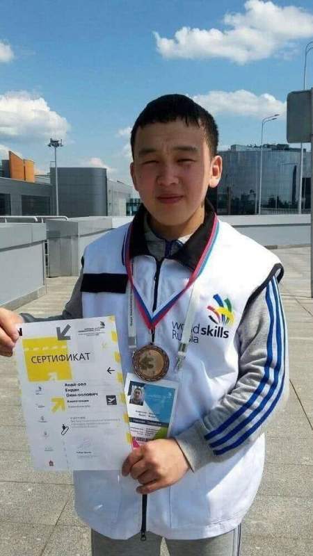 Студент Кызылского колледжа искусств Анай-оол Ёндан получил бронзовую медаль Финала Национального чемпионата "Молодые профессионалы" (WorldSkillsRussia)