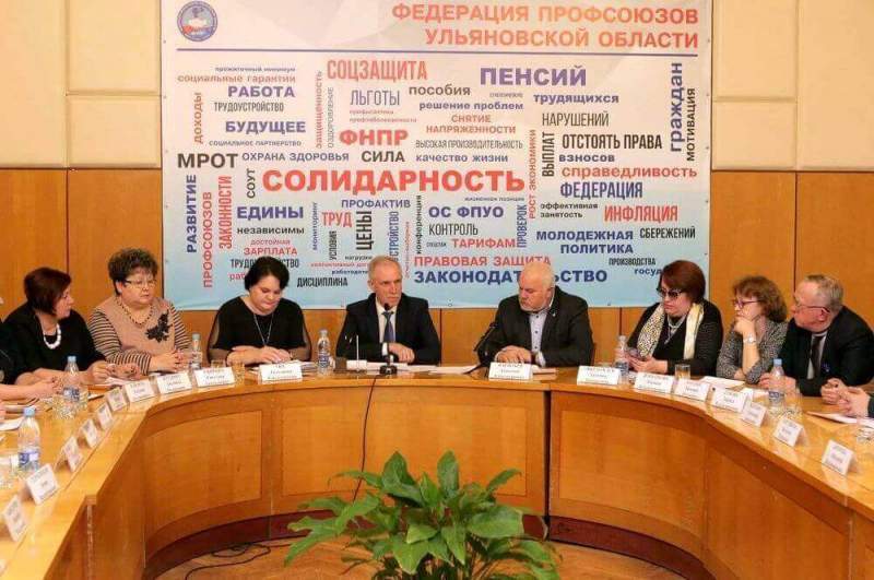 Сергей Морозов поручил держать на постоянном контроле вопрос выплаты заработной платы бюджетникам Ульяновской области