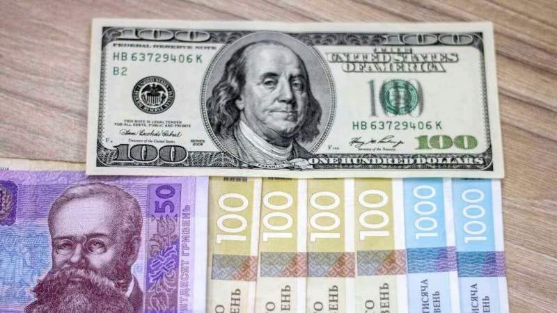 Обмен украинской гривны на американский доллар в Одессе