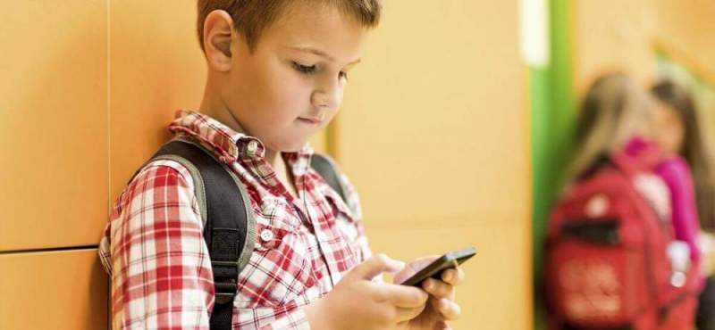Цифровая эпоха образования: почему смартфоны не враги учебников