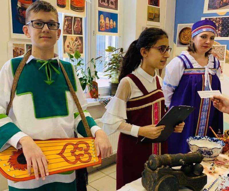 Метапредметный фестиваль в школе №2065: педагоги провели уроки в национальных костюмах