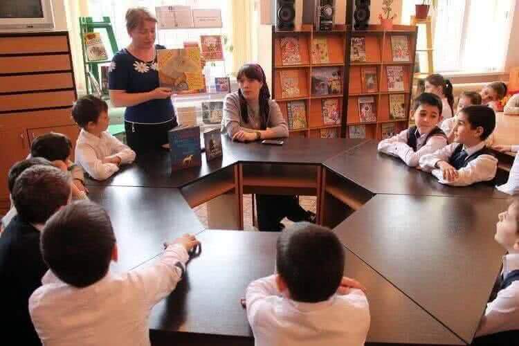 В библиотеке Хасавюрта дан старт Десятилетию детства в Российской Федерации
