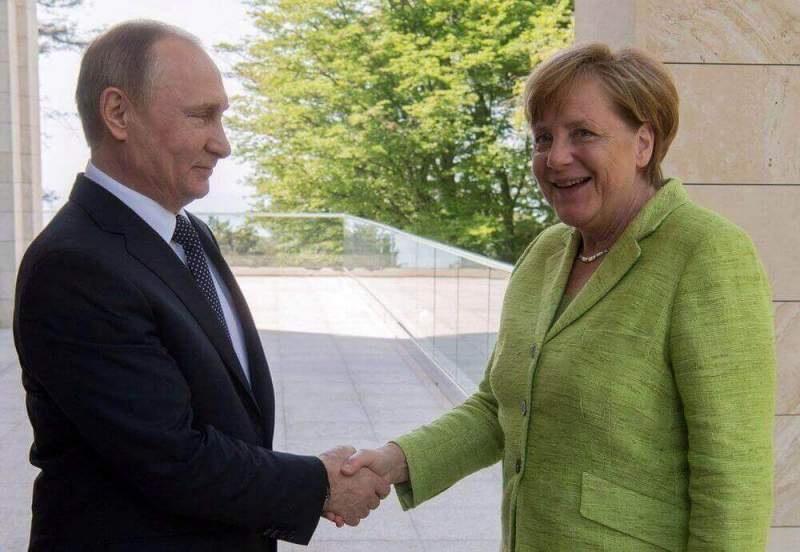Путин и Меркель провели совместную пресс-конференцию по итогам переговоров в Сочи
