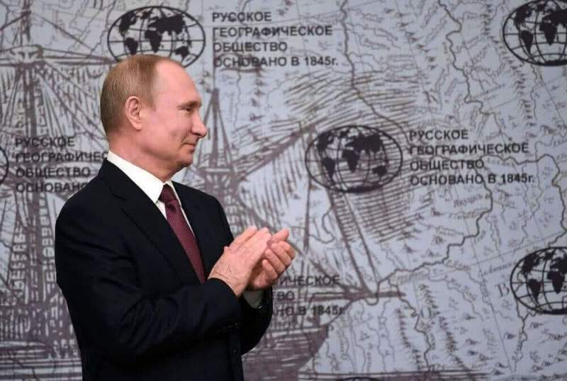 Путин поручил перерисовать атлас мира