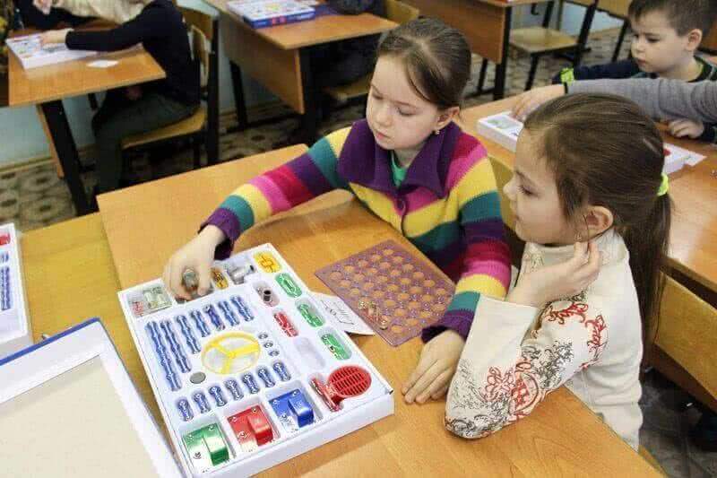 В дополнительном образовании Москвы для школьников задействуются межведомственные проекты