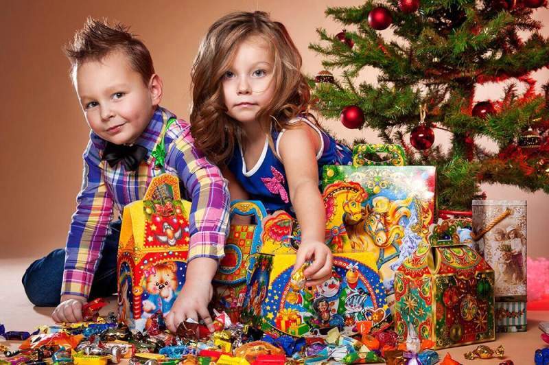 Особенности предварительной покупки сладкого подарка ребенку на Новый год