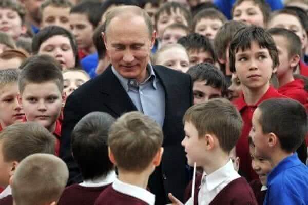 Российская молодежь выбирает Путина: идеальный президент, которому доверяют