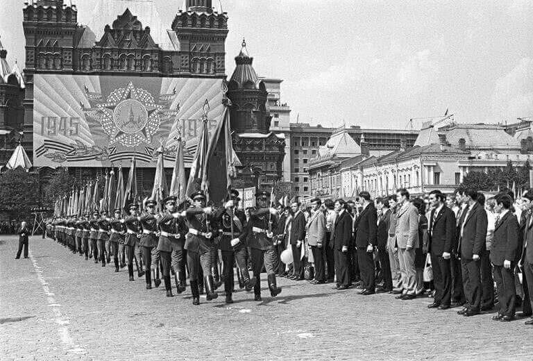 24 июня — день, когда победители в Великой Отечественной Войне триумфально прошлись по Красной площади