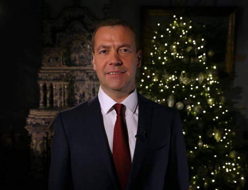 Медведев: «Кабмину нельзя расслабляться даже в праздники»