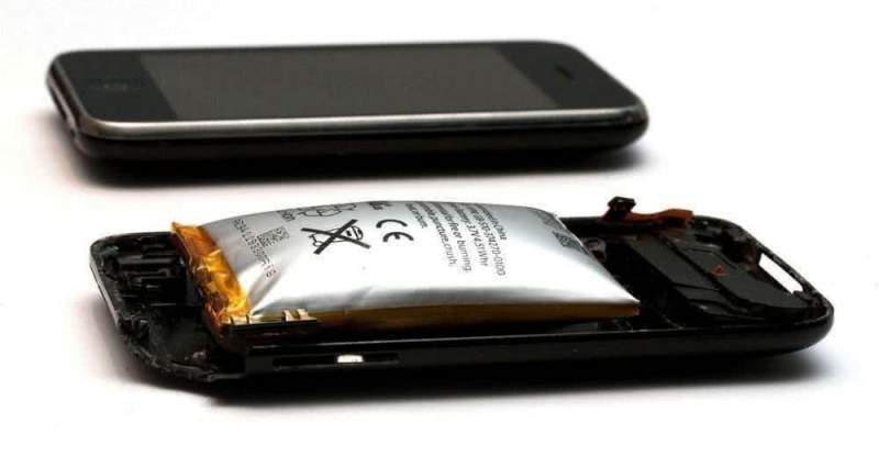 В США могут запретить продавать смартфоны без съемных аккумуляторов