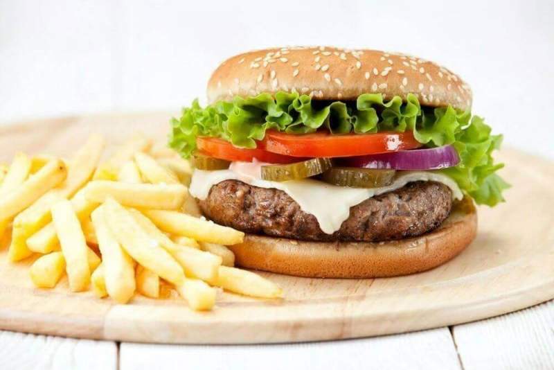Ученые: гамбургеры и картошка фри нарушают работу мозга